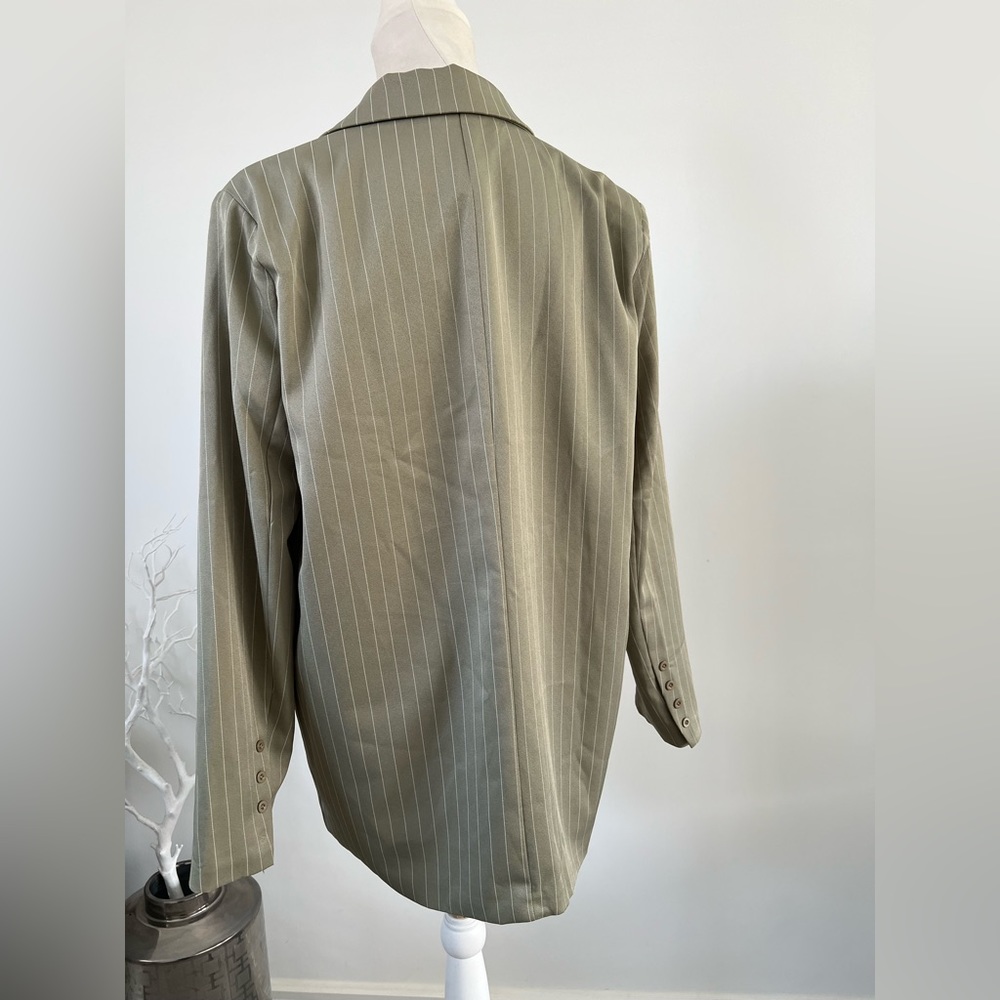 PrettyLittleThing PLT sage khaki green oversized pinstripe blazer jacket sz 10 - Picture 4 of 9